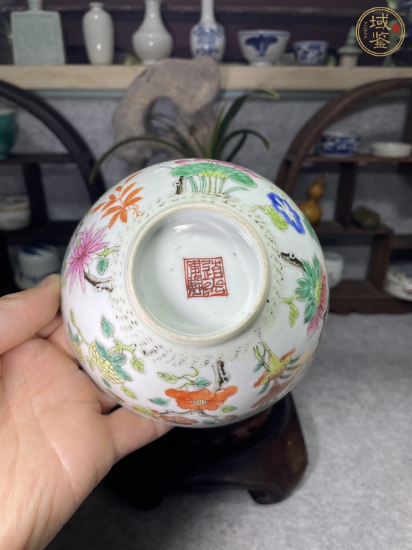 古玩陶瓷粉彩四季花卉紋茶碗真品鑒賞圖