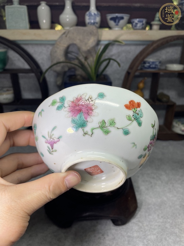 古玩陶瓷粉彩四季花卉紋茶碗真品鑒賞圖