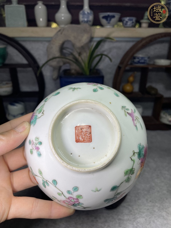 古玩陶瓷粉彩四季花卉紋茶碗真品鑒賞圖