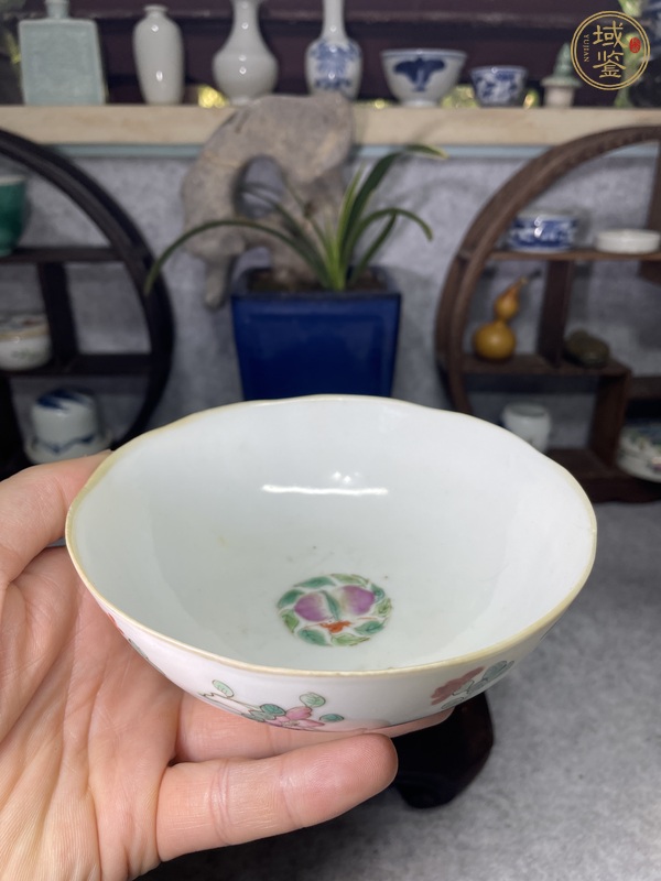 古玩陶瓷粉彩四季花卉紋茶碗真品鑒賞圖