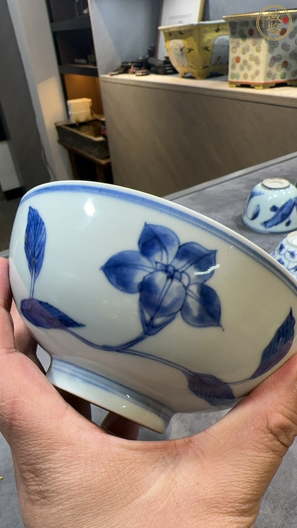 古玩陶瓷花卉紋青花碗真品鑒賞圖