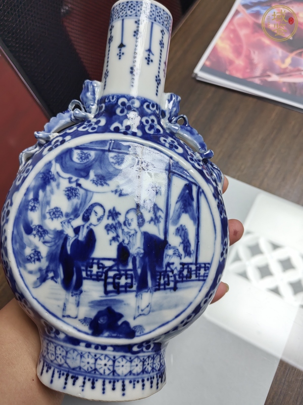 古玩陶瓷青花二喬圖抱月瓶真品鑒賞圖