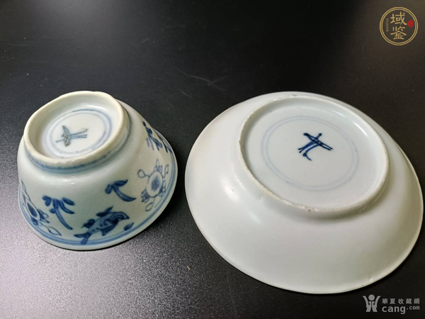 古玩陶瓷青花魚藻紋杯碟套裝真品鑒賞圖