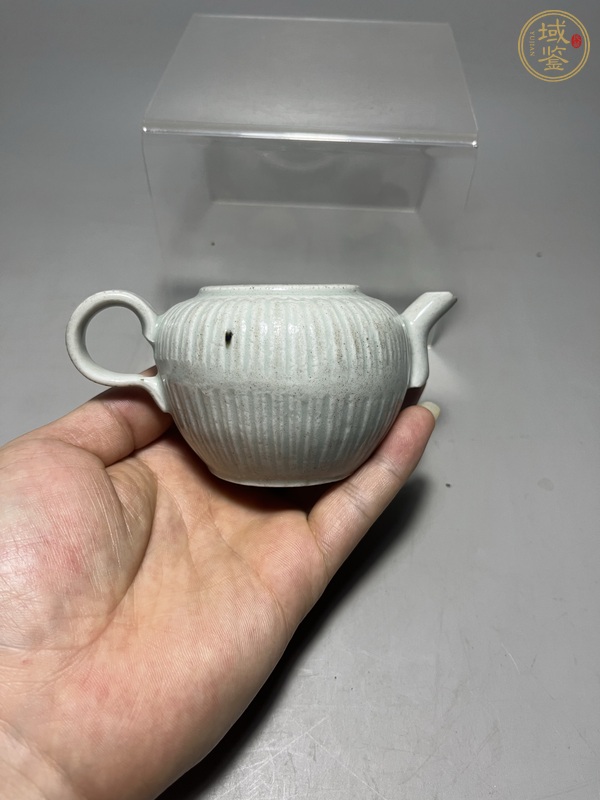 古玩陶瓷龍泉青瓷茶壺真品鑒賞圖