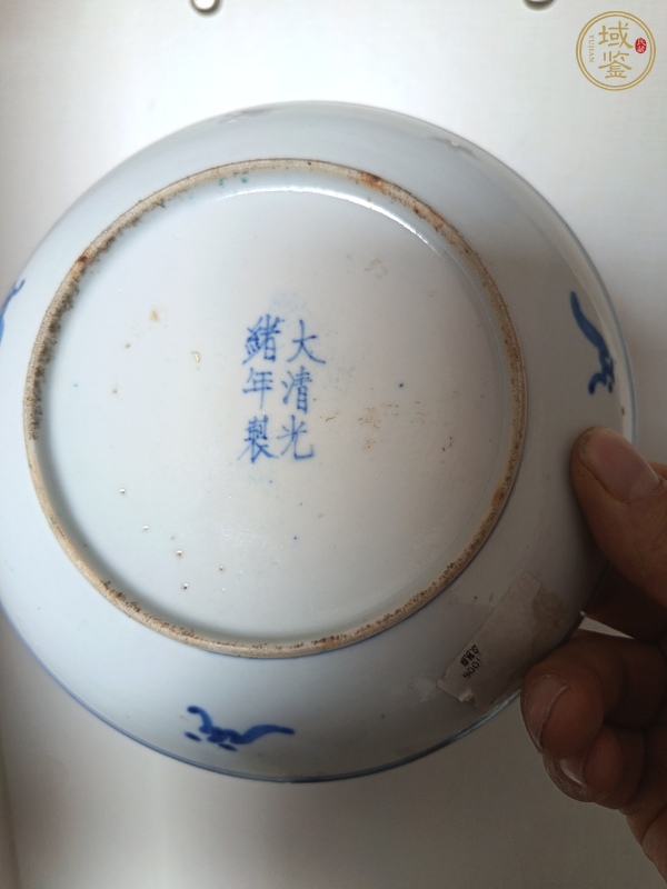 古玩陶瓷青花斗彩纏枝花卉紋盤真品鑒賞圖