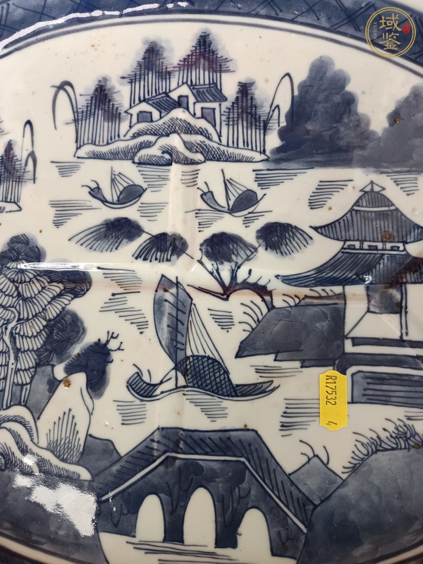 古玩陶瓷樓臺(tái)亭閣山水紋青花盤真品鑒賞圖