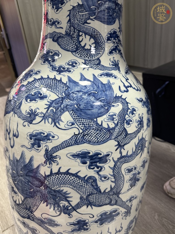 古玩陶瓷龍紋青花瓶真品鑒賞圖