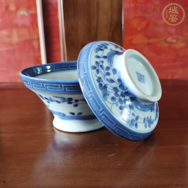 古玩陶瓷青花花卉紋蓋碗真品鑒賞圖