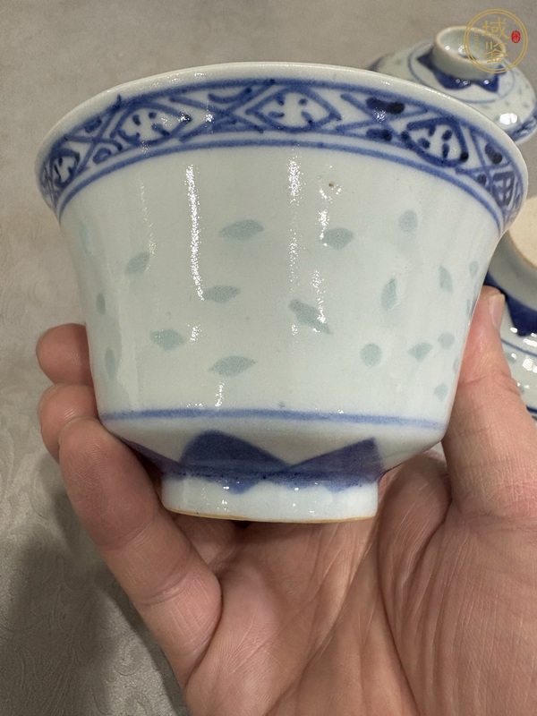 古玩陶瓷玲瓏瓷青花花卉紋三才蓋碗真品鑒賞圖