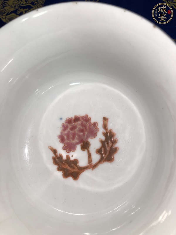 古玩陶瓷粉彩花卉紋茶碗真品鑒賞圖