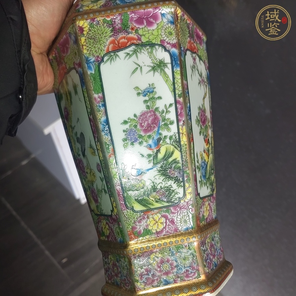 古玩陶瓷粉彩花卉紋六方瓶真品鑒賞圖