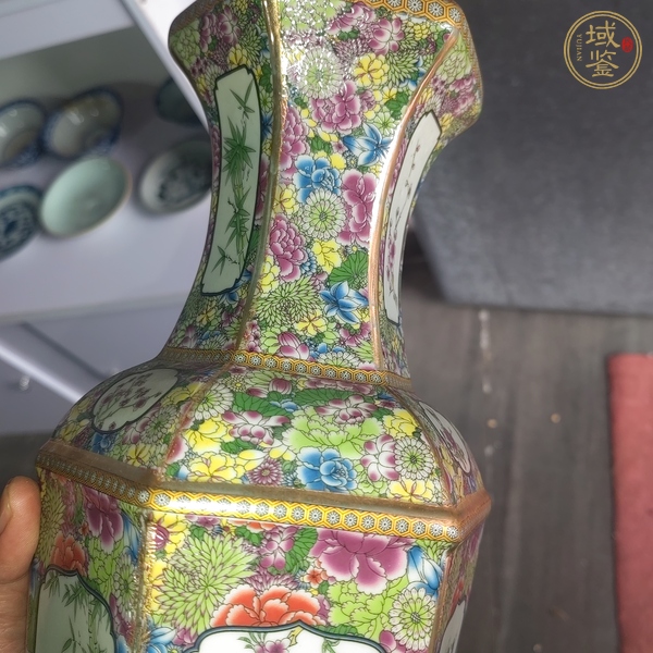 古玩陶瓷粉彩花卉紋六方瓶真品鑒賞圖