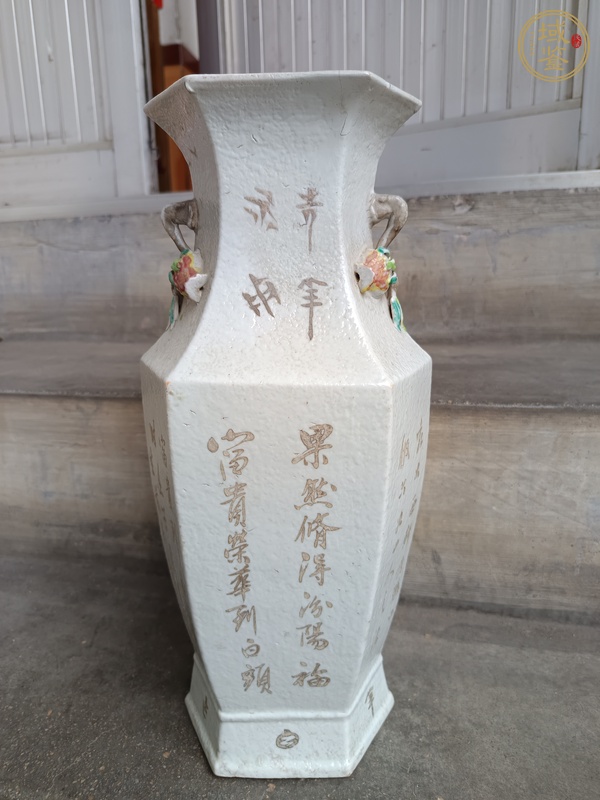 古玩陶瓷粉彩花鳥紋六方瓶真品鑒賞圖