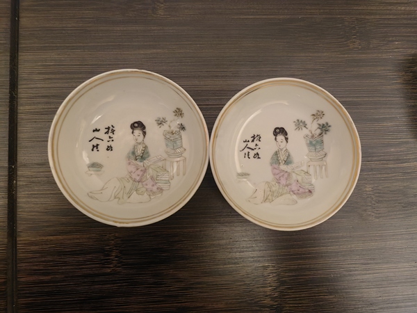 古玩陶瓷名家羅子林繪桃花仕女小碟拍賣,當前價格1280元