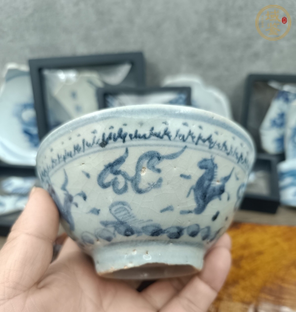 古玩陶瓷青花飛馬紋茶碗真品鑒賞圖