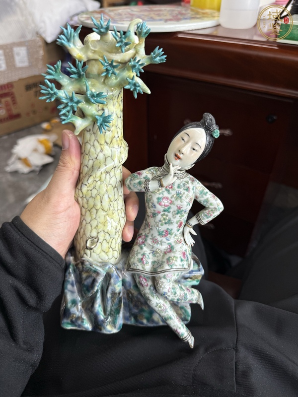 古玩陶瓷粉彩花卉仕女瓷像真品鑒賞圖