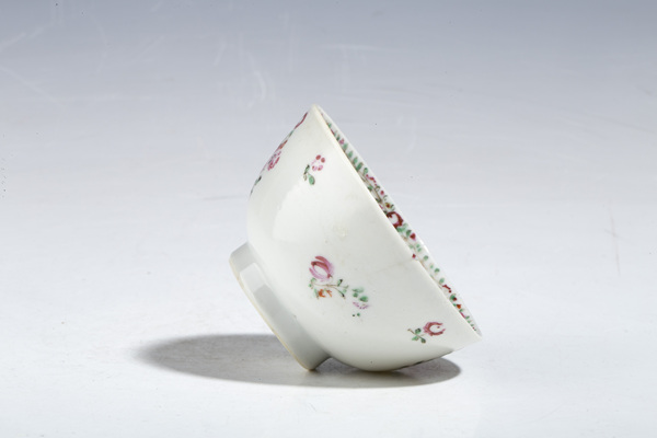 古玩陶瓷清乾隆·粉彩花卉紋杯碟拍賣,當前價格800元