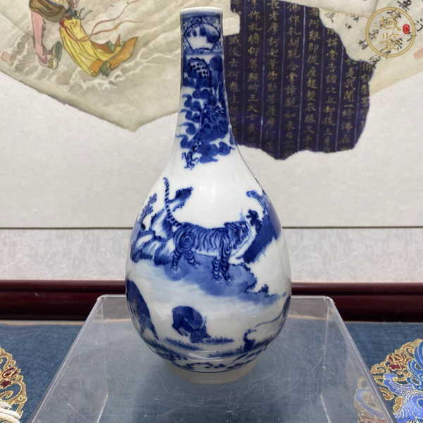 古玩陶瓷十二生肖青花錐把瓶真品鑒賞圖