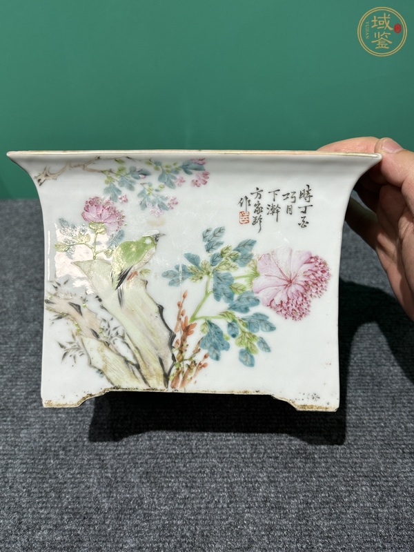 古玩陶瓷清代晚期淺降彩名家方家珍花鳥紋花盆真品鑒賞圖