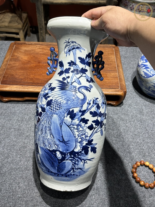 古玩陶瓷清代咸豐青花花鳥紋賞瓶真品鑒賞圖