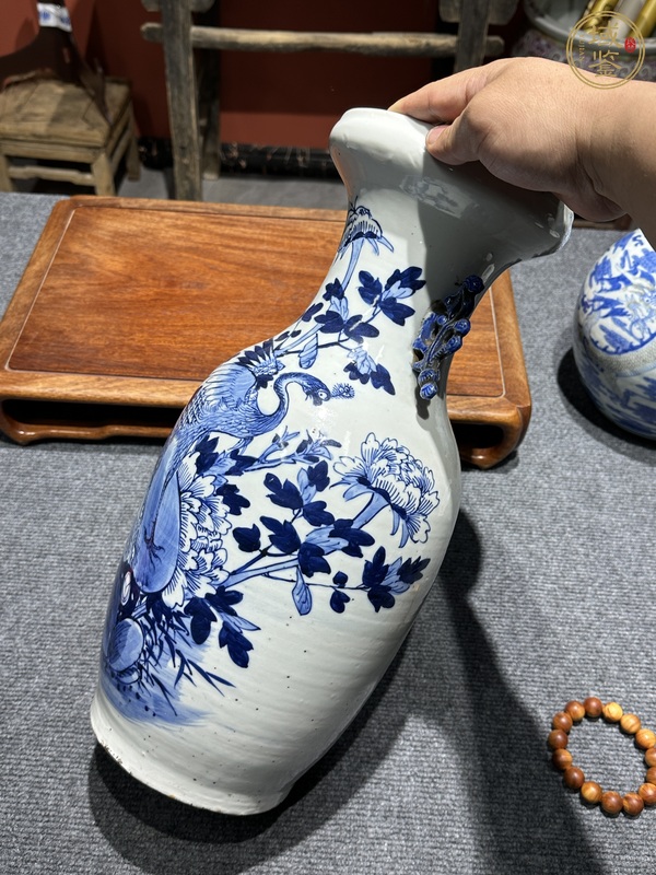 古玩陶瓷清代咸豐青花花鳥紋賞瓶真品鑒賞圖