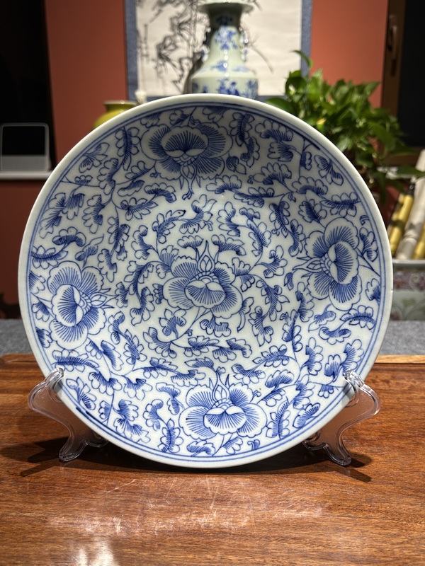 古玩陶瓷清代乾隆青花纏枝蓮紋盤拍賣,當前價格2800元