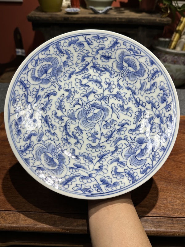 古玩陶瓷清代乾隆青花纏枝蓮紋盤拍賣,當前價格2800元