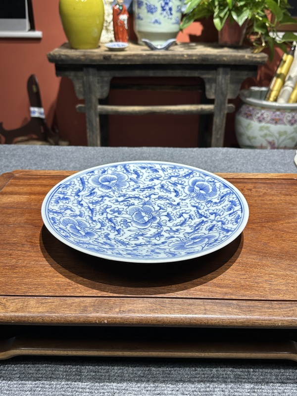 古玩陶瓷清代乾隆青花纏枝蓮紋盤拍賣,當前價格2800元