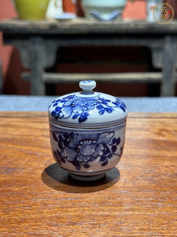 古玩清代嘉道青花花卉紋蓋缸真品鑒賞圖