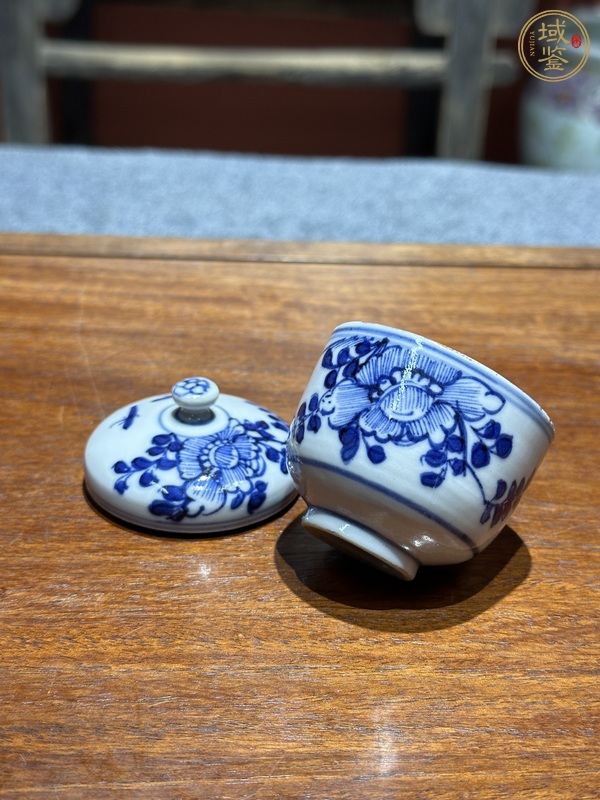 古玩陶瓷清代嘉道青花花卉紋蓋缸真品鑒賞圖