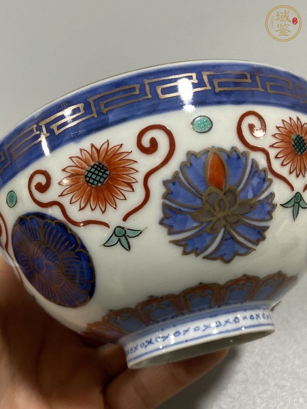 古玩陶瓷日本明治青花彩繪皮球花紋蓋碗真品鑒賞圖