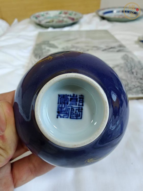 古玩陶瓷藍釉描金龍紋杯真品鑒賞圖