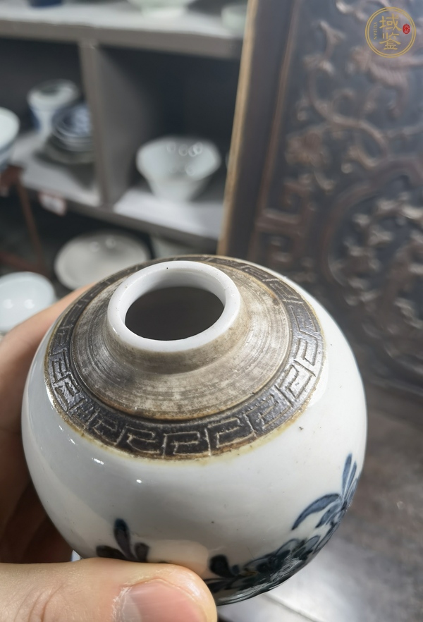 古玩陶瓷青花花卉紋罐真品鑒賞圖