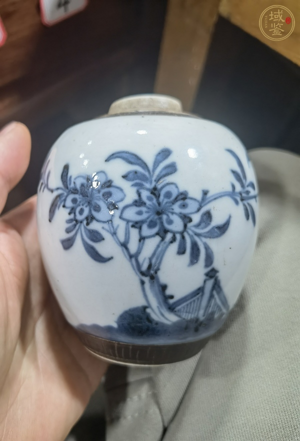 古玩陶瓷青花花卉紋罐真品鑒賞圖