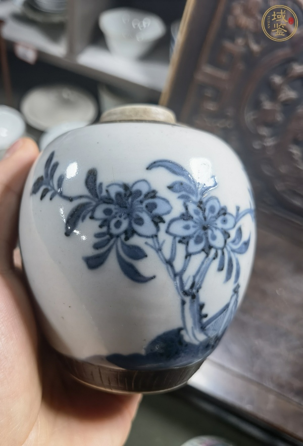 古玩陶瓷青花花卉紋罐真品鑒賞圖