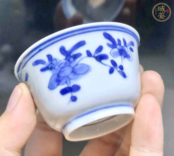 古玩陶瓷康熙青花折枝花卉紋杯真品鑒賞圖