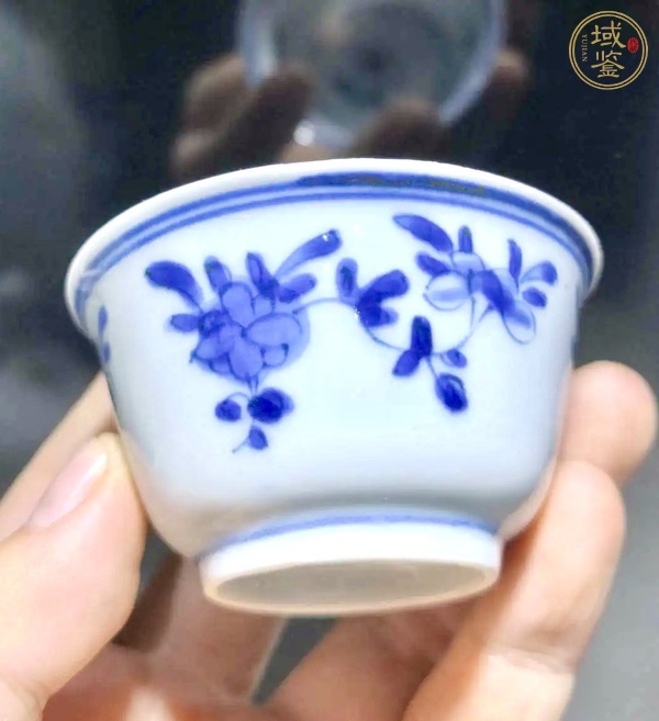 古玩陶瓷康熙青花折枝花卉紋杯真品鑒賞圖