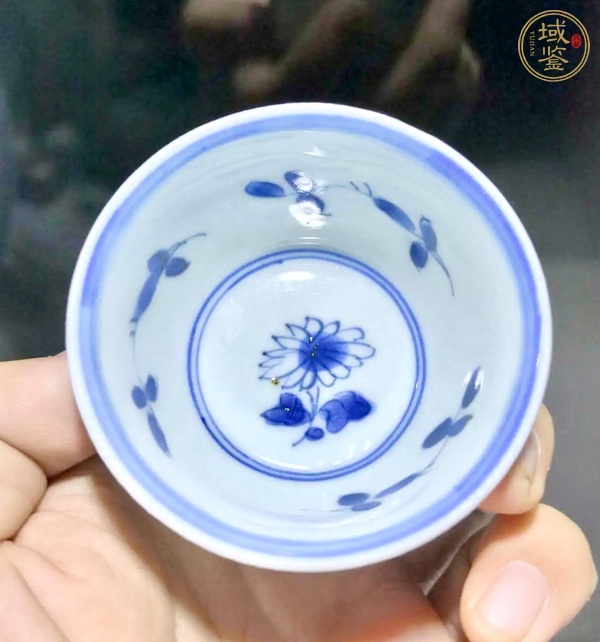 古玩陶瓷康熙青花折枝花卉紋杯真品鑒賞圖