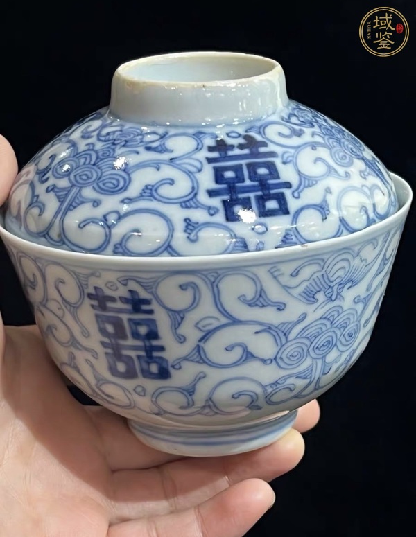 古玩陶瓷清中期 青花纏枝蓮喜字紋蓋碗真品鑒賞圖