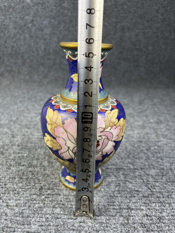 古玩雜項(xiàng)銅胎掐絲琺瑯花卉紋賞瓶拍賣，當(dāng)前價(jià)格158元