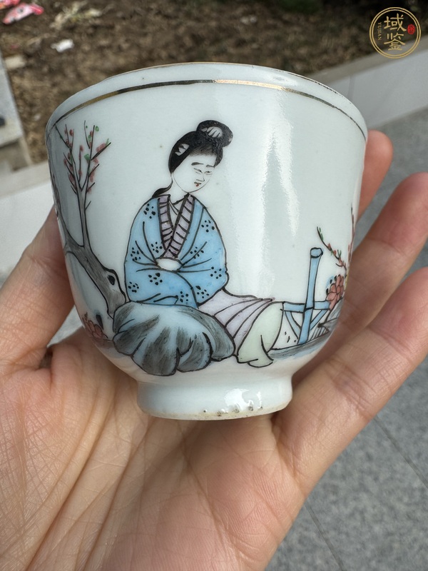 古玩陶瓷粉彩桃花美女杯真品鑒賞圖