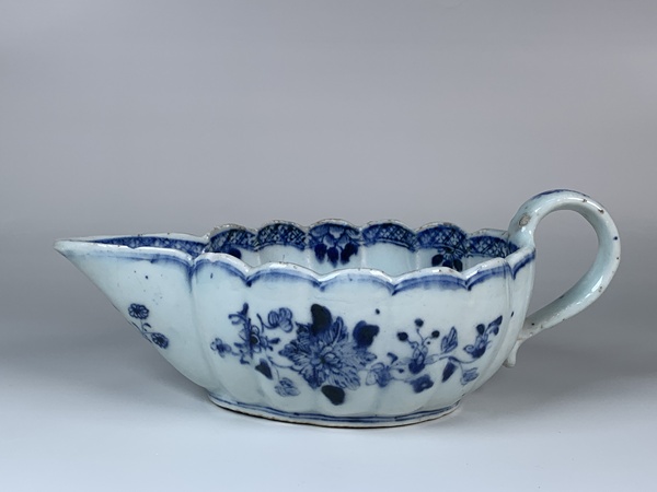 古玩陶瓷清乾隆·青花洞石花卉紋花澆拍賣,當(dāng)前價(jià)格1134元