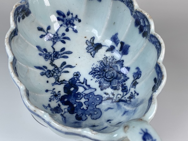古玩陶瓷清乾隆·青花洞石花卉紋花澆拍賣，當(dāng)前價(jià)格126元