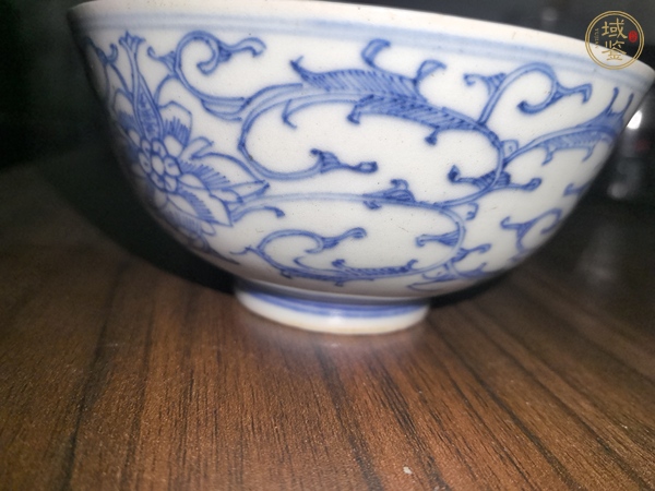 古玩陶瓷花卉紋青花碗真品鑒賞圖