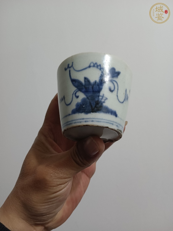 古玩陶瓷日本明治青花花卉紋杯真品鑒賞圖