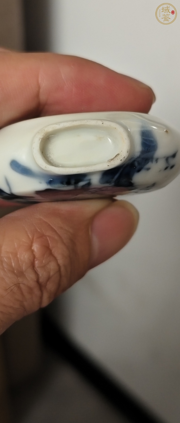 古玩陶瓷青花人物紋鼻煙壺真品鑒賞圖