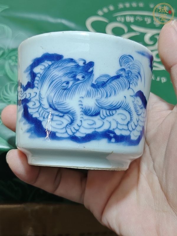 古玩陶瓷青花獅紋香爐真品鑒賞圖