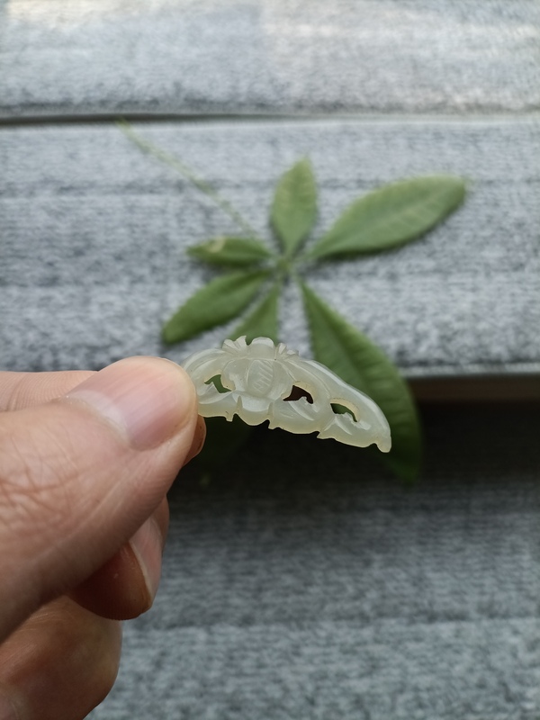 古玩玉器（這樣的不都小幾百）清代和田玉雕“花片”拍賣，當前價格100元