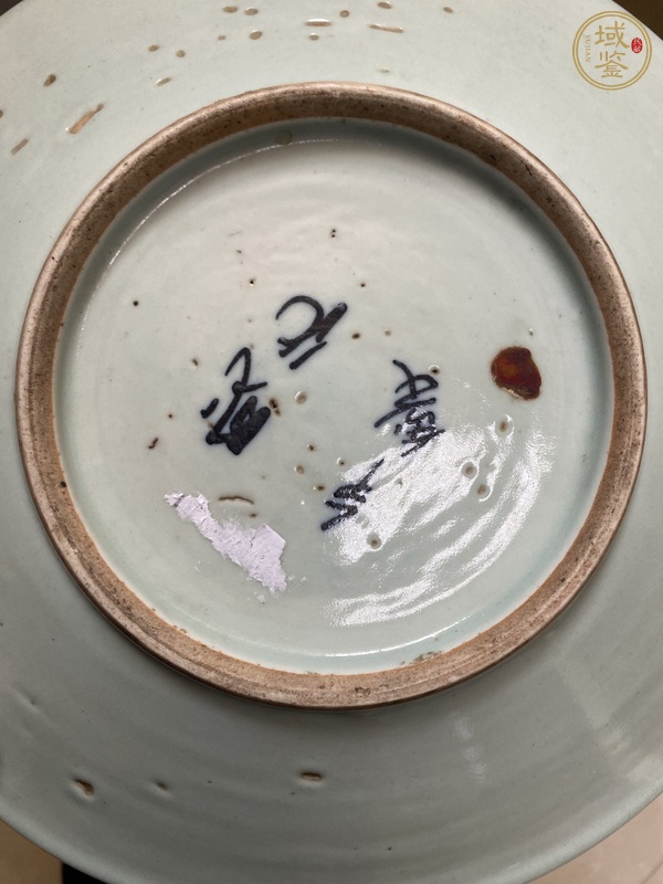 古玩陶瓷清中期豆青青花山水盤真品鑒賞圖