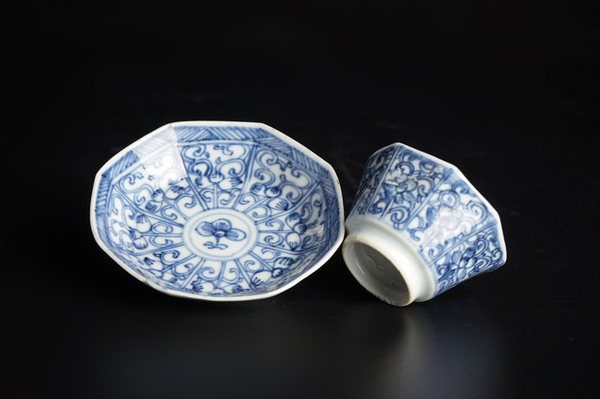 古玩陶瓷清康熙·青花纏枝花卉紋八方杯碟一套拍賣，當(dāng)前價(jià)格2200元